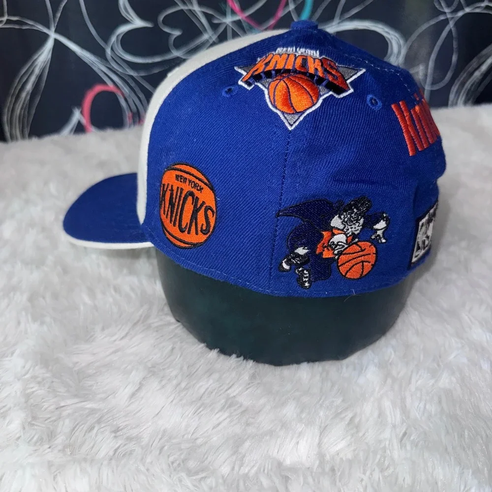 Twins Enterprise New York Knicks Hat Mens 7 3/8 Blue Excellent Hardwood Classics